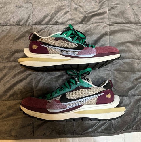 nike sacai vaporwaffle string and black villain red
