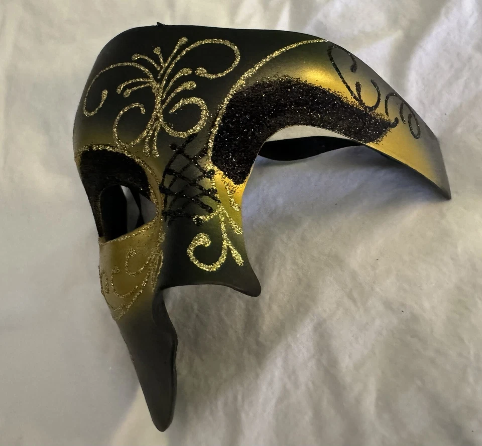 Máscara de Mascarada para Hombre Máscara Veneciana Negra y Dorada Foto 2 de 4