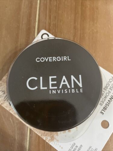 2 x COVERGIRL Clean Invisible Loose Powder, 105 Translucent Fair, 0.63 oz Vegan - Picture 3 of 5