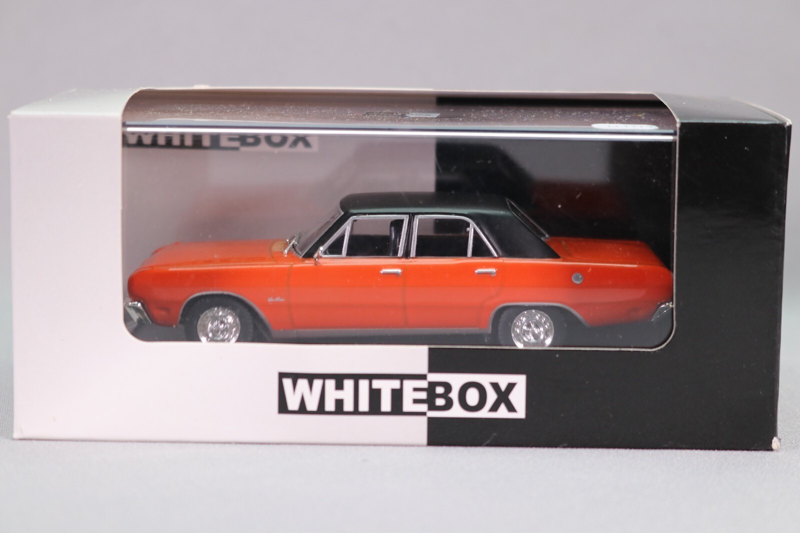 Voiture de collection Dodge Charger R/T 1975 Whitebox WB148 miniature 1:43