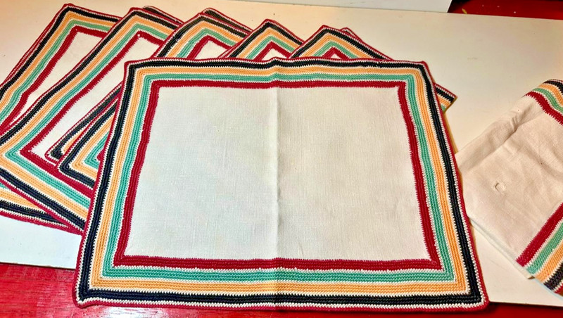 Vintage 1950s Mexican Folk Art Linen Napkin / Placemats  Hand-Crocheted-6+1 Set