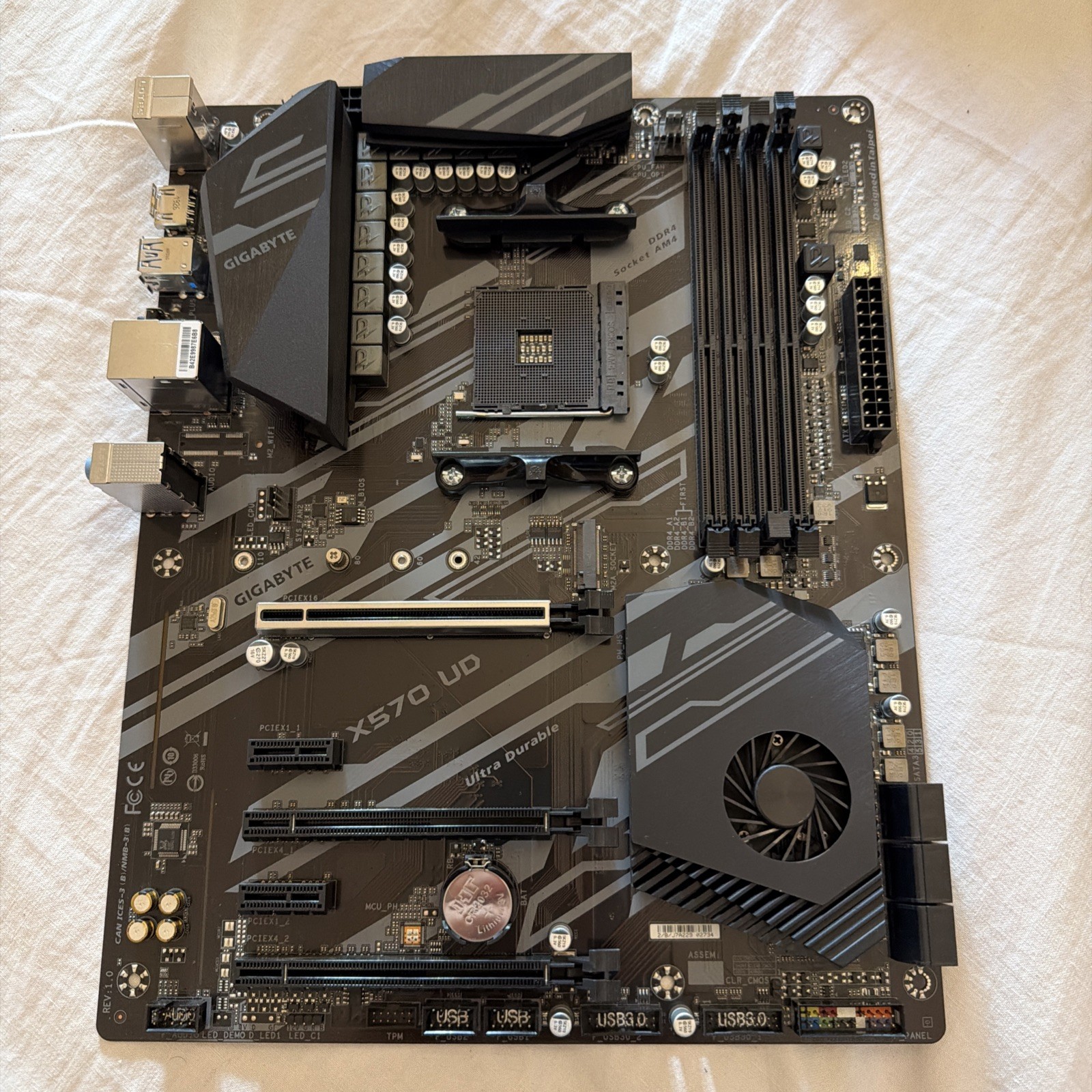 Gigabyte X570 UD ATX – 2x PCIe 4.0 x16, Supporto Multi-GPU CrossFire