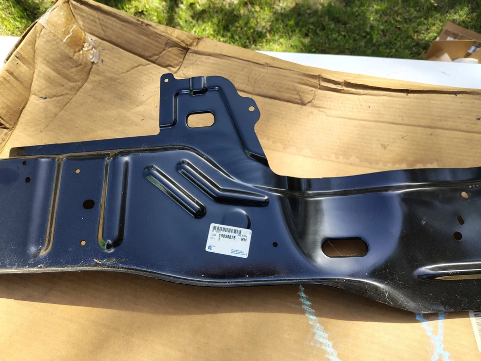 05-10 Chevrolet Cobalt guardabarros riel exterior derecho OEM 15858875 NUEVO COMO NUEVO GENUINO Foto 3 de 3