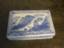 Magnifique boite en céramique glacée couleur bleue