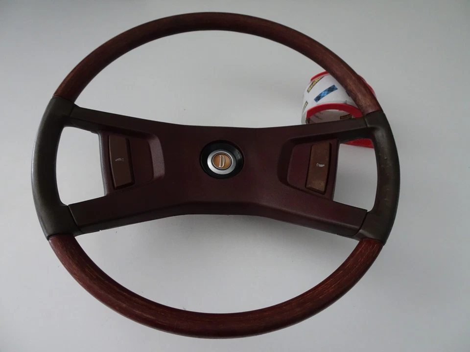 Rueda Datsun Vintage Original Madera/Rojo Oscuro Foto 3 de 4