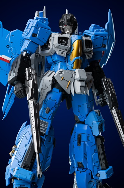 Thundercracker MDLX Scale Collectible Figure | Transformers