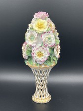 Garniture cheminée porcelaine ajourée et fleurs relief, style Saxe/Capodimonte