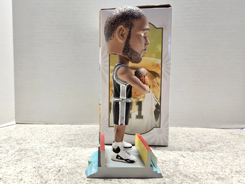 Tim Duncan San Antonio Spurs NBA 2022 SGA Bobblehead NIB - Image 4 of 4