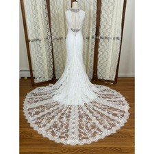 Stunning New Allure Bridals White Lace Mermaid Wedding Gown