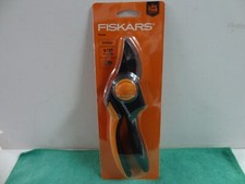 Fiskars Small Softgrip Bypass Pruner 1/2 Cut Capacity Steel Curved Blade 9847