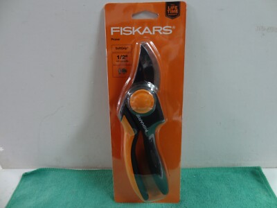 Fiskars Small Softgrip Bypass Pruner 1/2  Cut Capacity Steel Curved Blade 9847