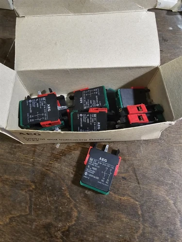 NEW AEG SE11 Contact Blocks, Box of 10  *FREE SHIPPING*