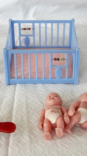 Vintage Renwal Dollhouse Crib Potty Chair Babies - Picture 2 of 5