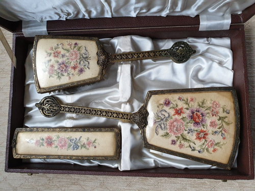 VINTAGE 1940's REGENT OF LONDON PETIT POINT VANITY SET IN ORIGINAL CASE - Picture 2 of 24