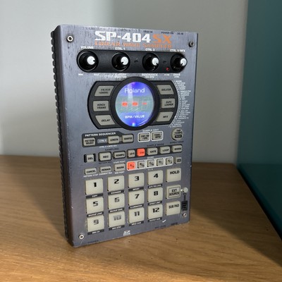 Roland SP-404SX Linear Wave Sampler 1GB Speicherkarte