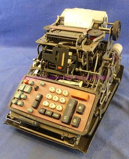 Olivetti 24 Demomodell Rechenmaschine alt antik Samlg. GAT 2042