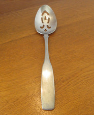   PAUL REVERE  Community Oneida Stainless Pierced - 8   