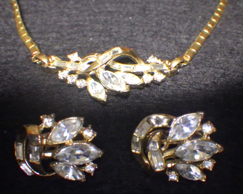 Vintage Trifari Gold Tone & Rhinestone Choker Necklace Matching Earrings 1960
