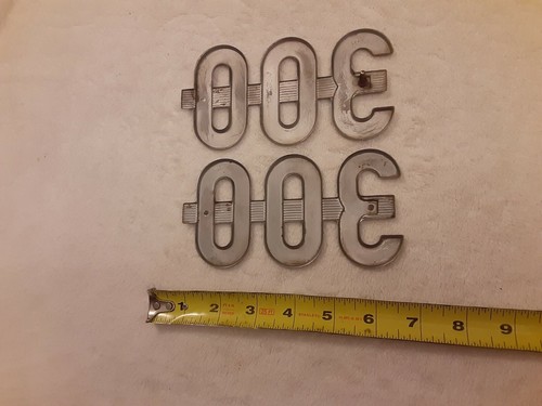 ** ( 2 ) Vintage 300 Script Emblems Rat Hot Rod Mancave - Picture 5 of 7