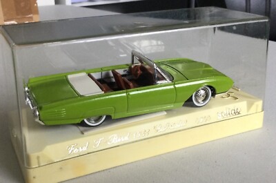 Age d'or Solido Maßstab 1:43 Diecast 4504 - 1961 Ford T - Bird Cabriolet grün