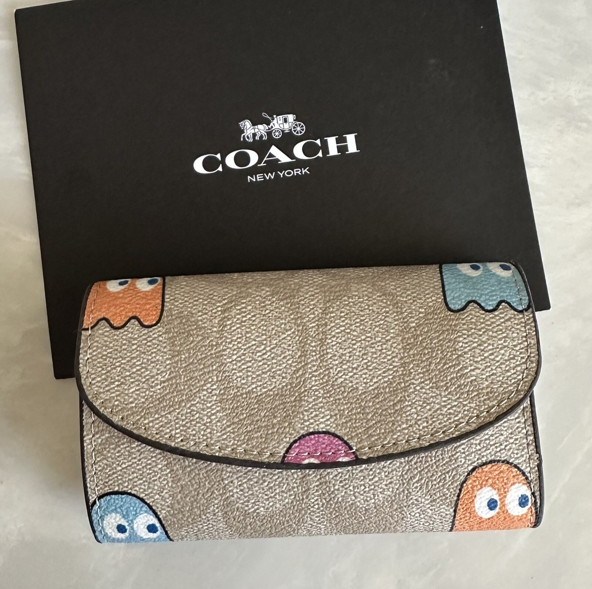 NEW COACH PACMAN SIGNATURE BEIGE/MULTI SNAP KEY CASE HOLDER