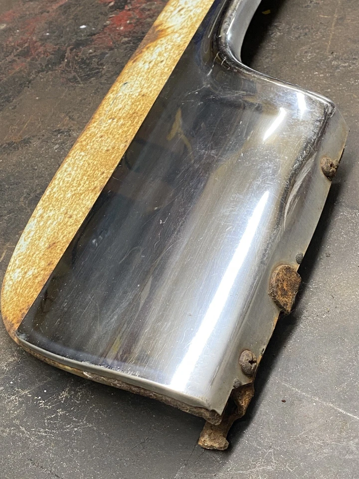 ORIGINAL 55 CADILLAC FLEETWOOD FENDER SKIRT,PASSENGER SIDE,RH,OEM,LOCK,TRIM,19:) - Image 3 of 4