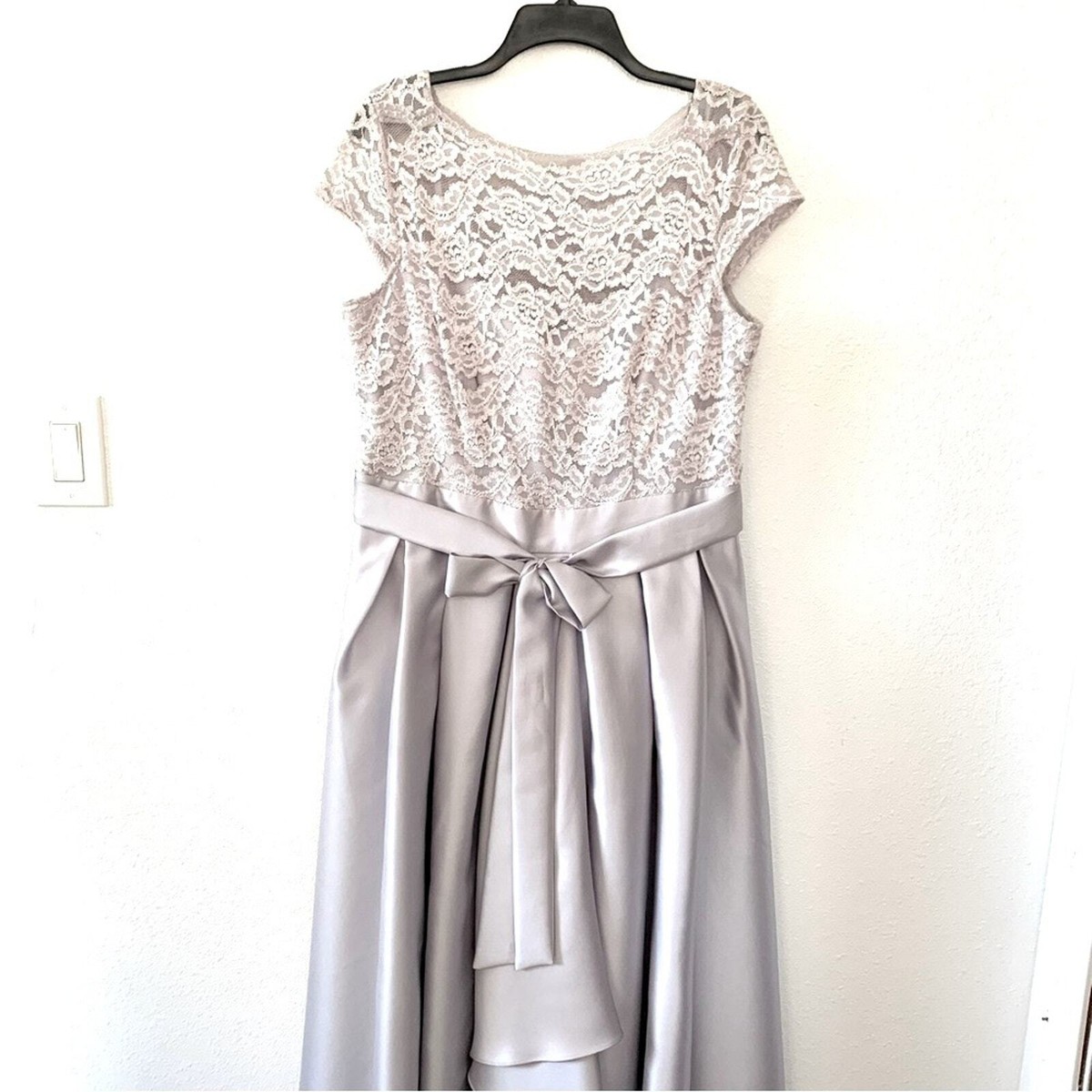 Ignite Evenings Formal Silver Gray Gown Dress