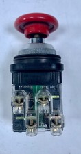 ITE / Siemens Emergency Locking Stop Switch 5A 600V Maintain Contact (101706)