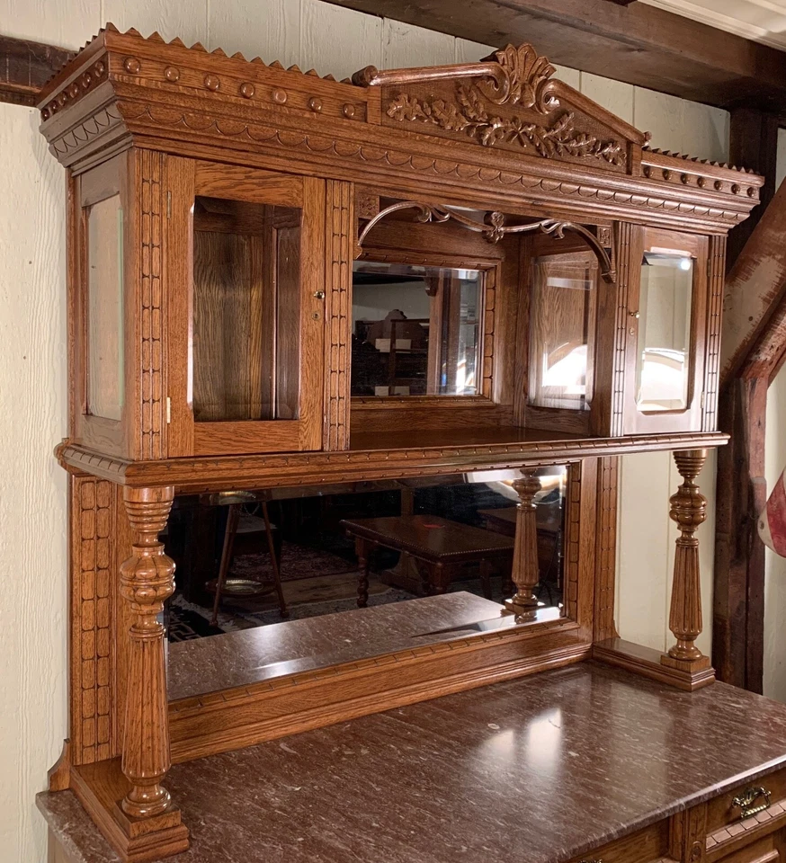 Antiguo aparador victoriano de roble americano con armarios para curiosidades Foto 4 de 4