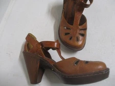 BORN Brown Leather T Strap comfort insole heels pumps shoes Sz 7 