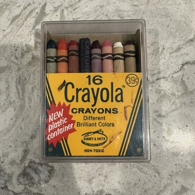 Vintage Binney & Smith 16 Count Crayola Crayons in Box Plastic Container