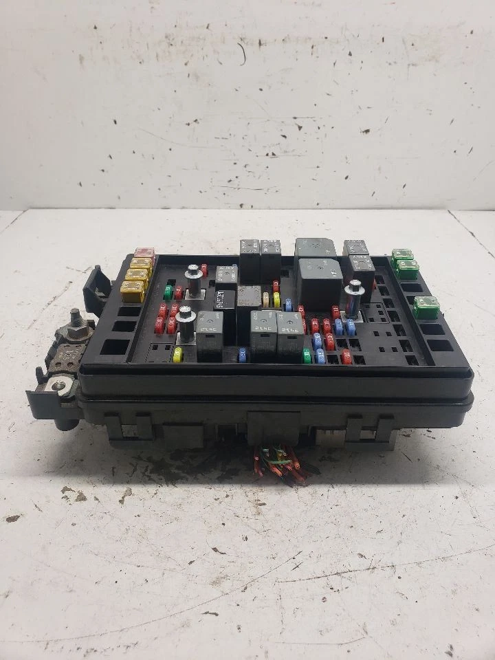 Fuse Box Engine Fits 06 ENVOY 1438399 - Image 2 of 4