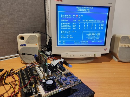 Lucky Star LS-P55CE Rev D Socket 7 Motherboard + Pentium S 133mhz + 16mb EDO RAM - Picture 3 of 8