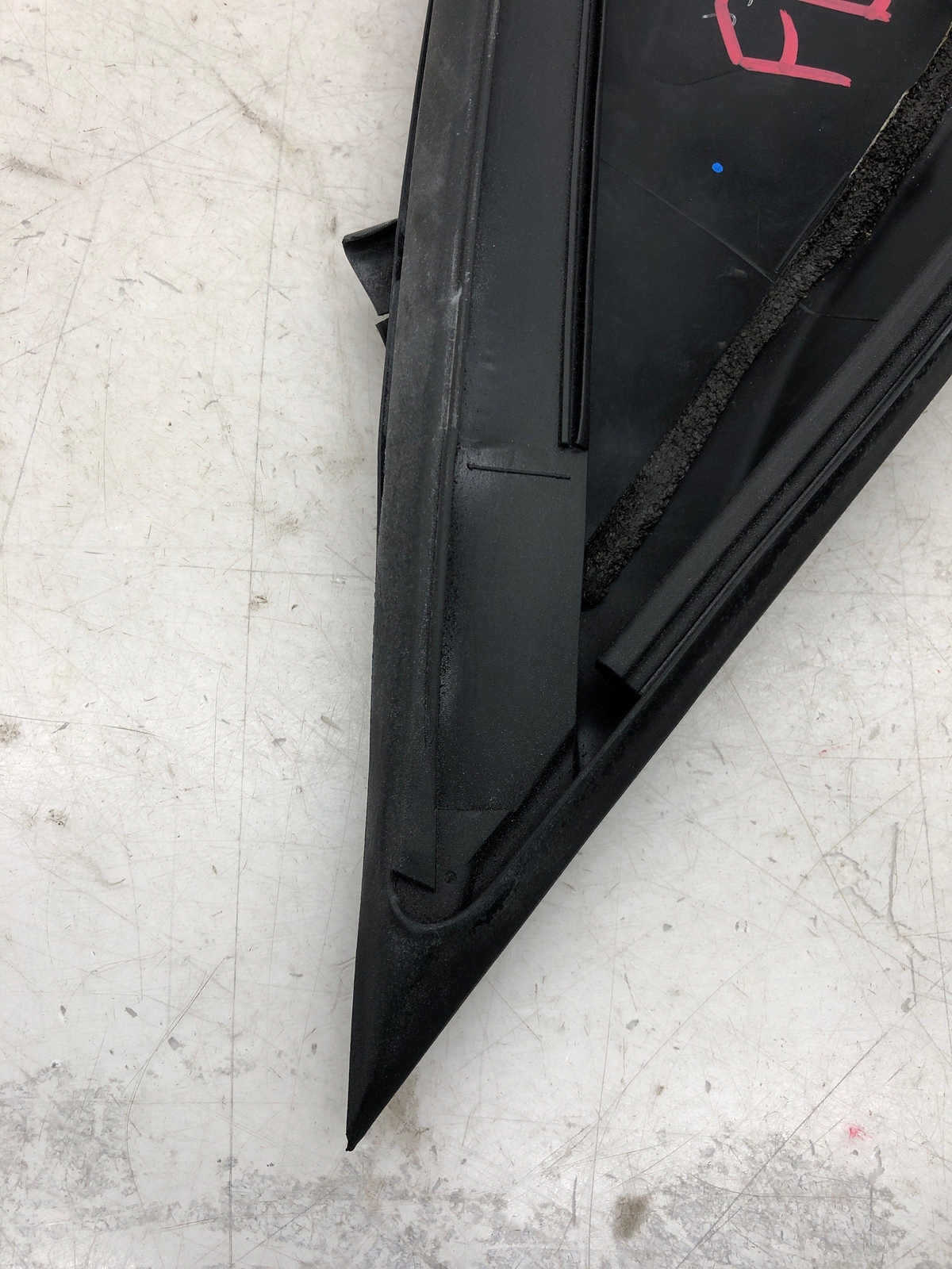 2019-2023 ASTON MARTIN VANTAGE LEFT DOOR MOULDING WEATHER STRIP KY63-C20291-A