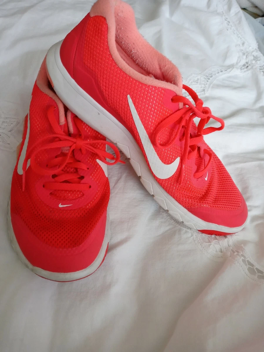 Nike neon shop orange shoes
