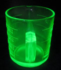 Hazel Atlas Green Uranium Glass Measuring 1 Cup 1 Spout Vintage — photo 4