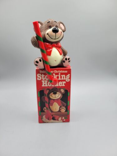 VTG 1984 Teddy Bear & Candy Cane Christmas Stocking Holder In Original Package - Afbeelding 1 van 8
