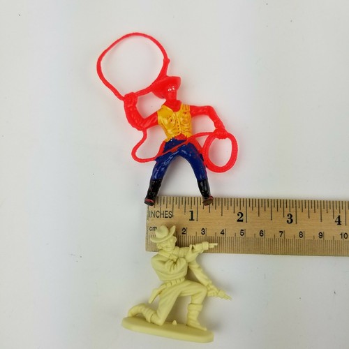 Lot 2 Plastic Riding Cowboy w Lasso Vintage Wild West Toy 2 7/8" Figures kneel - Picture 9 of 11