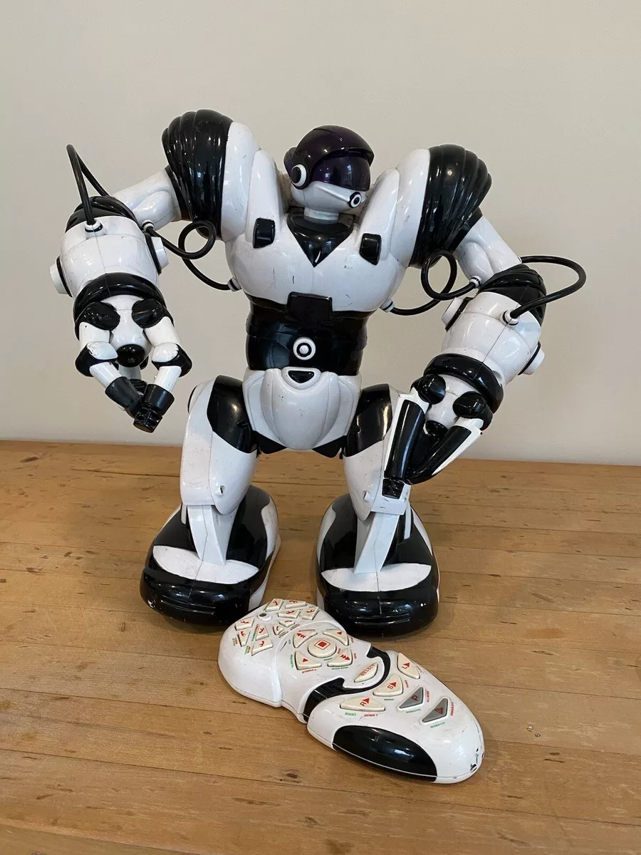 2004 wowwee store robot