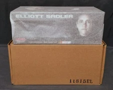 NIB 2015 Elliott Sadler #1 OneMain Financial Ford 1/24 Lionel NASCAR Diecast