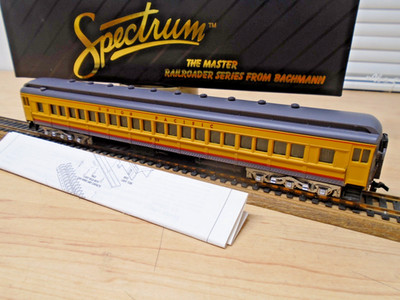 Clean Bachmann Spectrum HO #89025 UP 11''L PASSENGER COACH NMRA Couplers OB