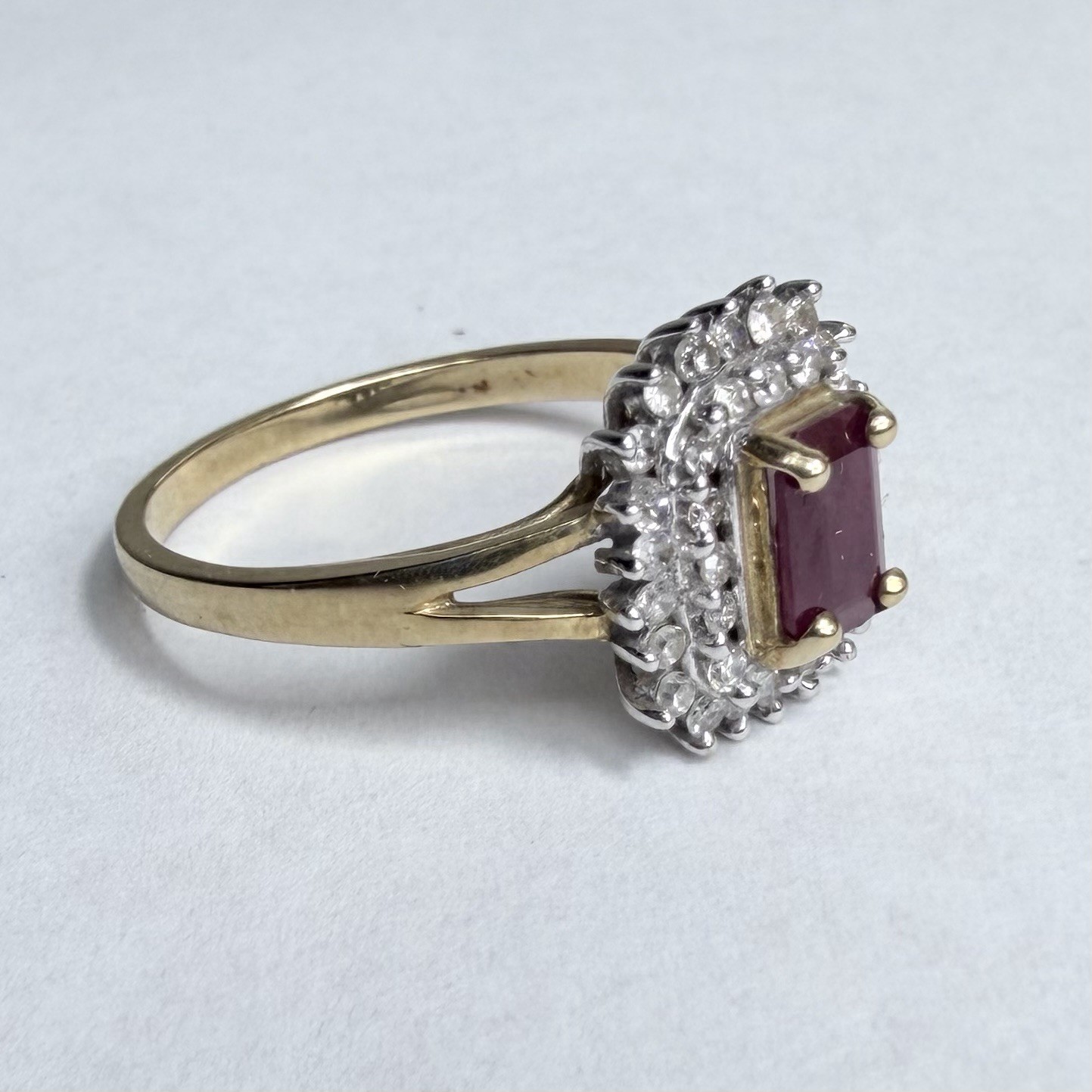 Solid 10K Yellow Gold Ruby And Cluster Diamond Ri… - image 2