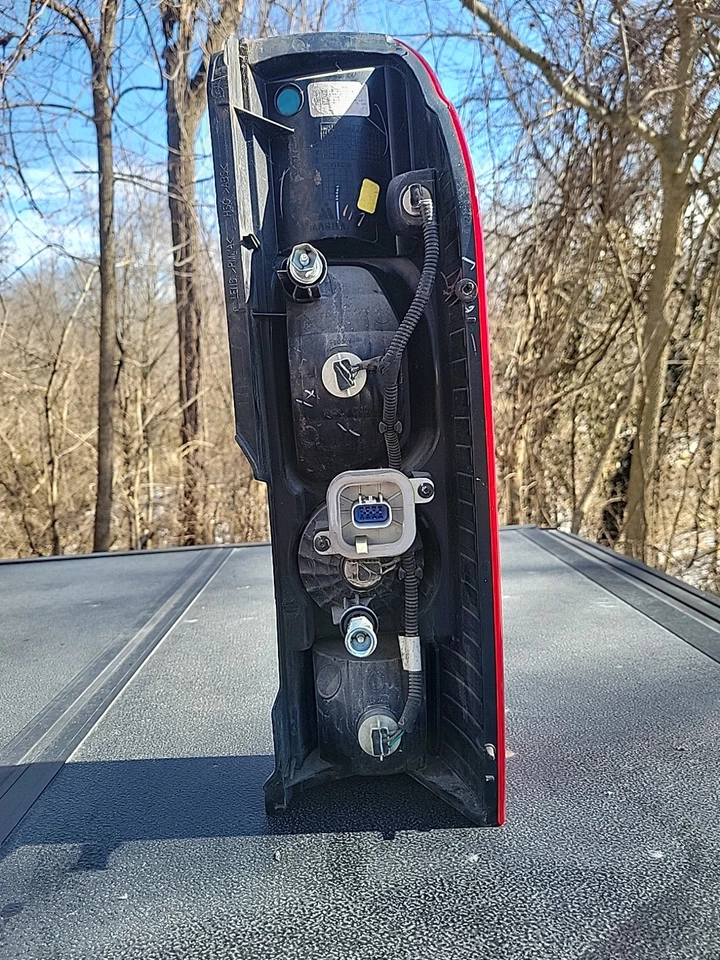 Conjunto de luz trasera lado del conductor OEM 4725947AB para Ram PROMASTER 1500 2014-2024 Foto 3 de 4