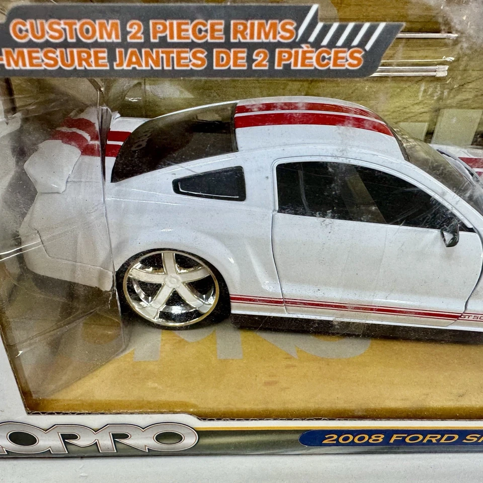 Ford Shelby GT500KR 2008 JADA Lopro 1:24 diecast coche blanco rojo rayas en caja Foto 4 de 4