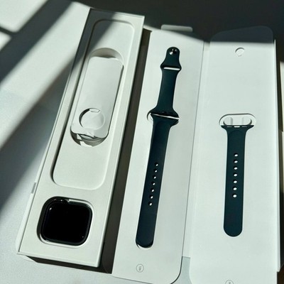 Apple Watch Series 7 GPS 41mm Aluminium schwarz mit Sportarmband schwarz