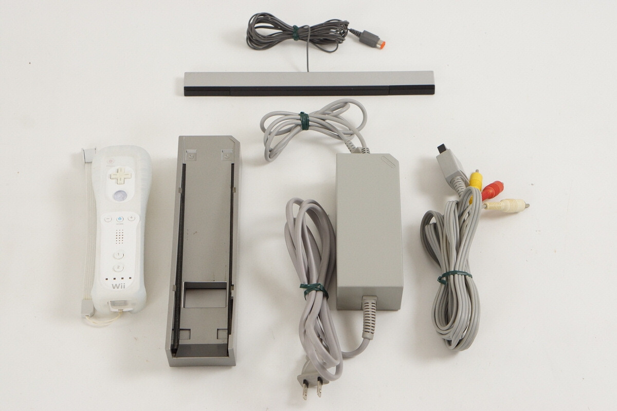 Wii セット！！    セール^o^ 任天堂 ☆箱付・付属品あり☆Nintendo wii 本体 【 選べるカラー