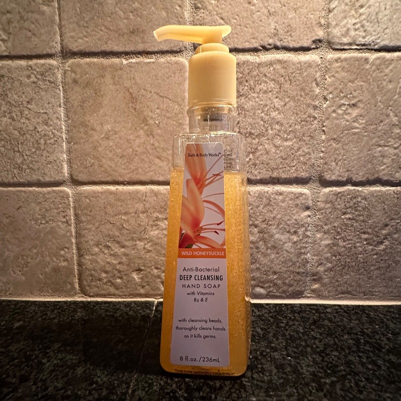 NEW Bath & Body Works Wild Honeysuckle Deep Cleansing Gel Hand Soap 8 oz Retired