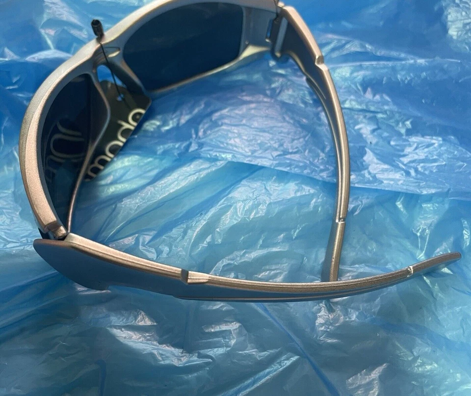 * SILVER SPORT  SUNGLASSES*ONE SIZE* UV 400*100% UV PROTECTION SHADES & CASE* - Image 3 of 3