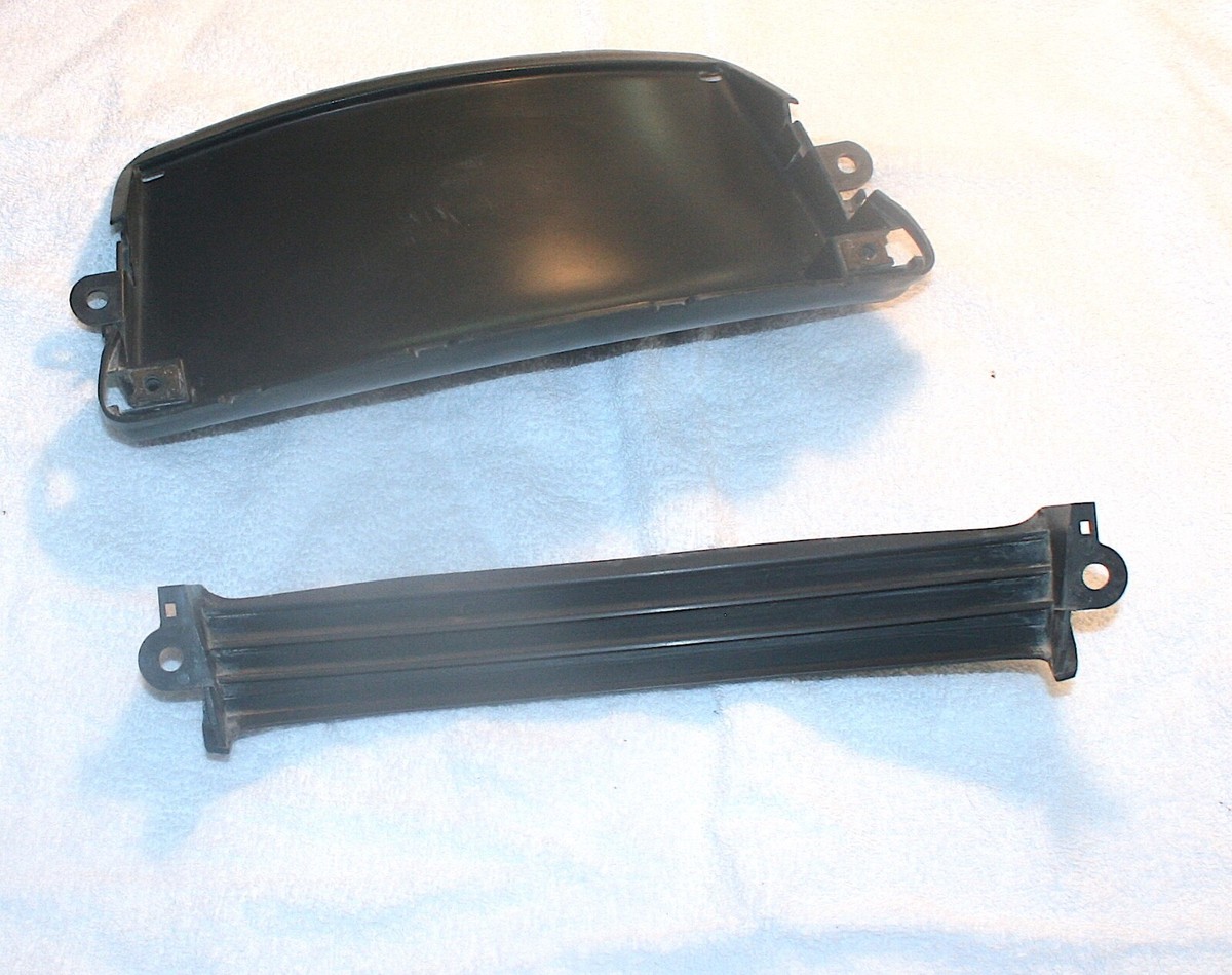 HONDA PC800 WINDSHIELD AIR DUCT 64120-MR5-A20ZA PC 800 PACIFIC