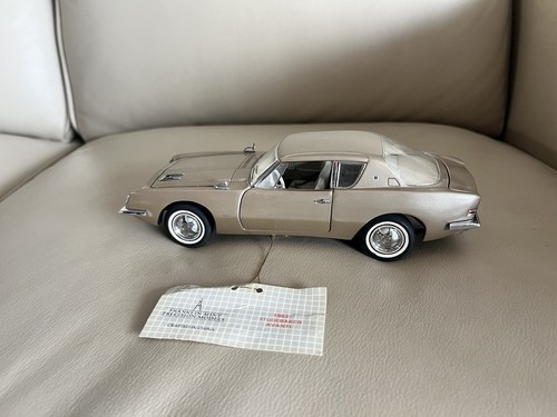 Franklin Mint 1963 Studebaker Avanti 1/24 Scale Die Cast with Styrofoam box
